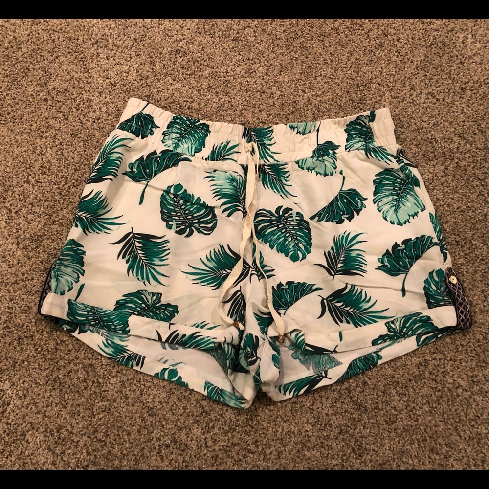 Francesca’s Palm Leaf Shorts Medium